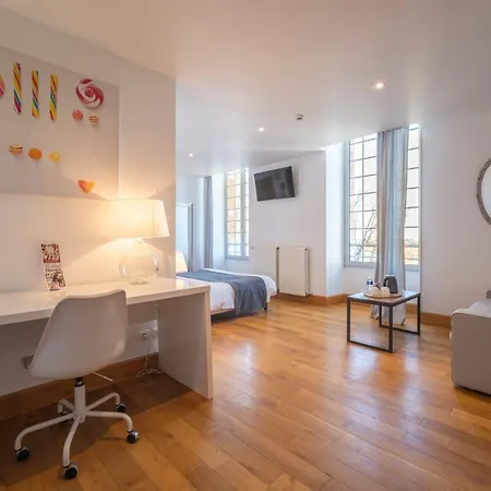 Chateau De Loubejac Отель 3*