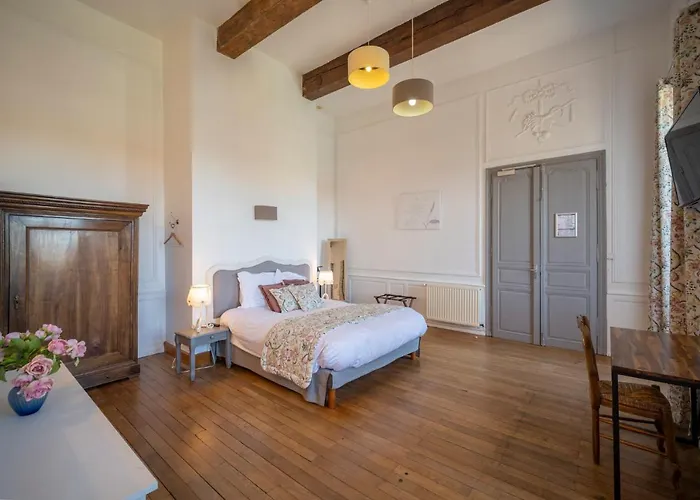 Château De Loubéjac Hotel